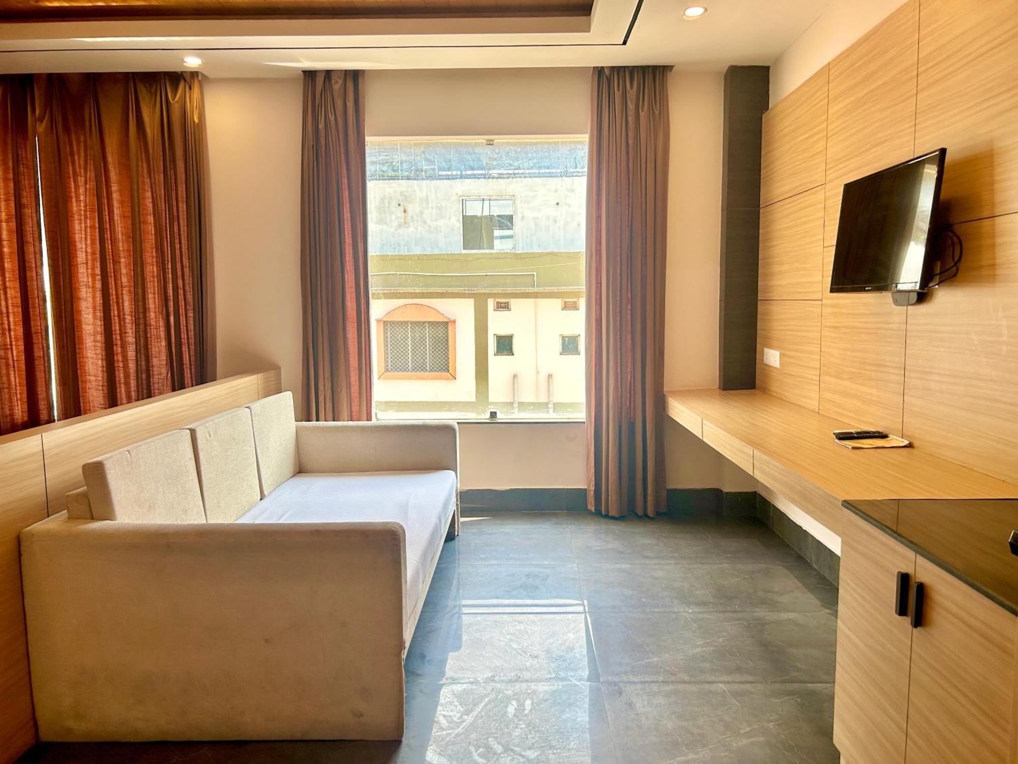 Hotel Aqua Vibes Rishīkesh Extérieur photo